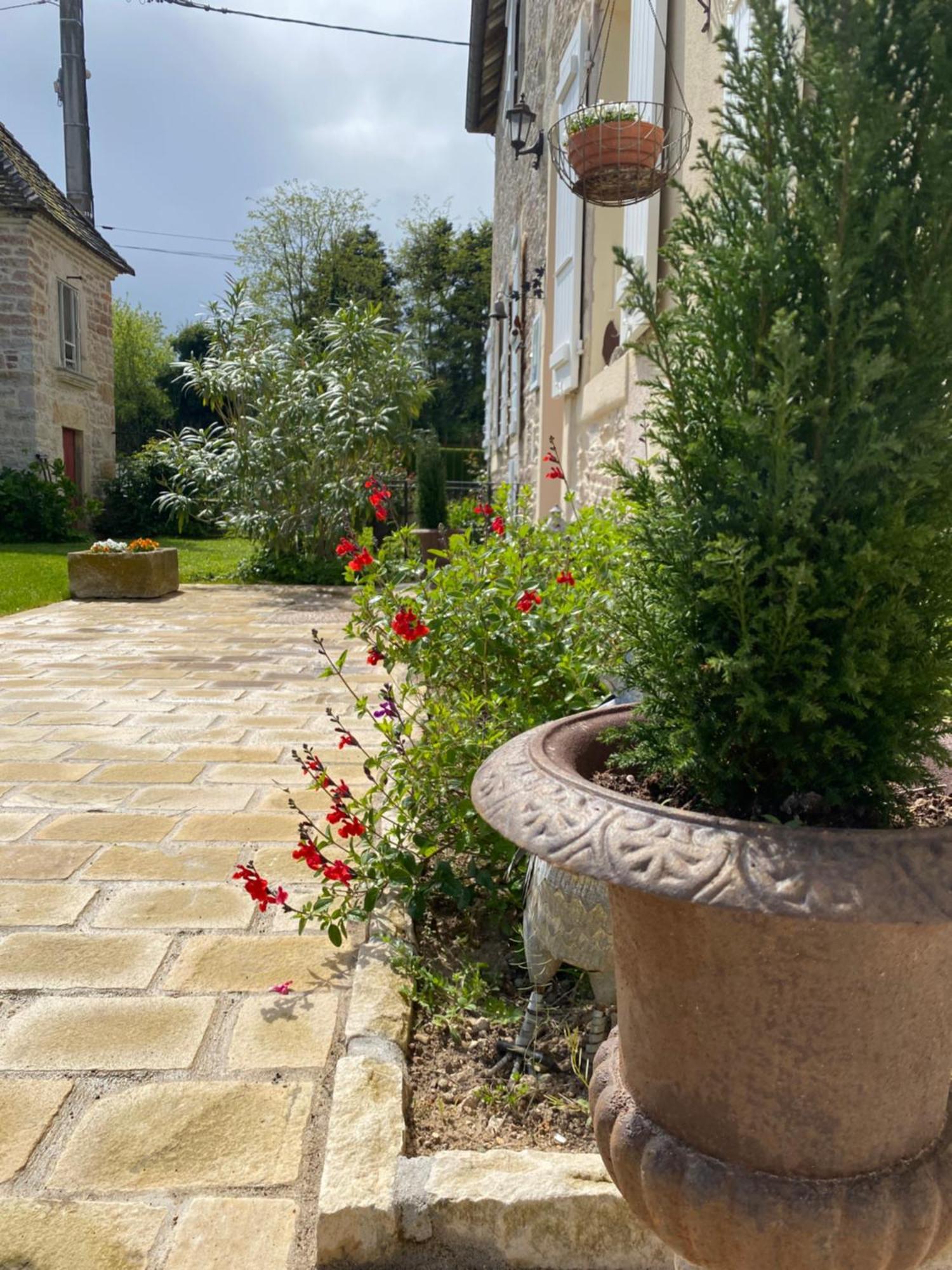 Le Pigeonnier De Saint-Loup Bed And Breakfast Εξωτερικό φωτογραφία